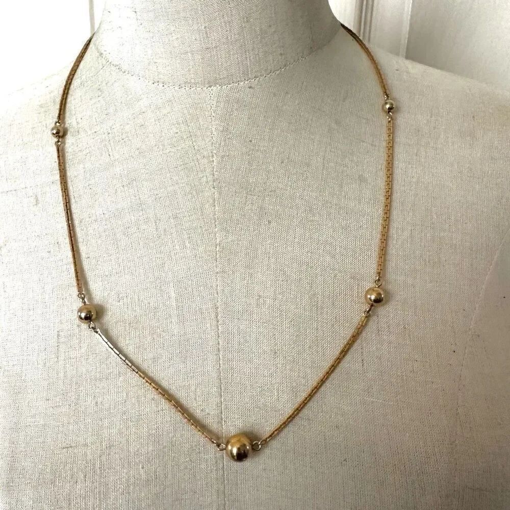 Avon vintage gold tone ball necklace